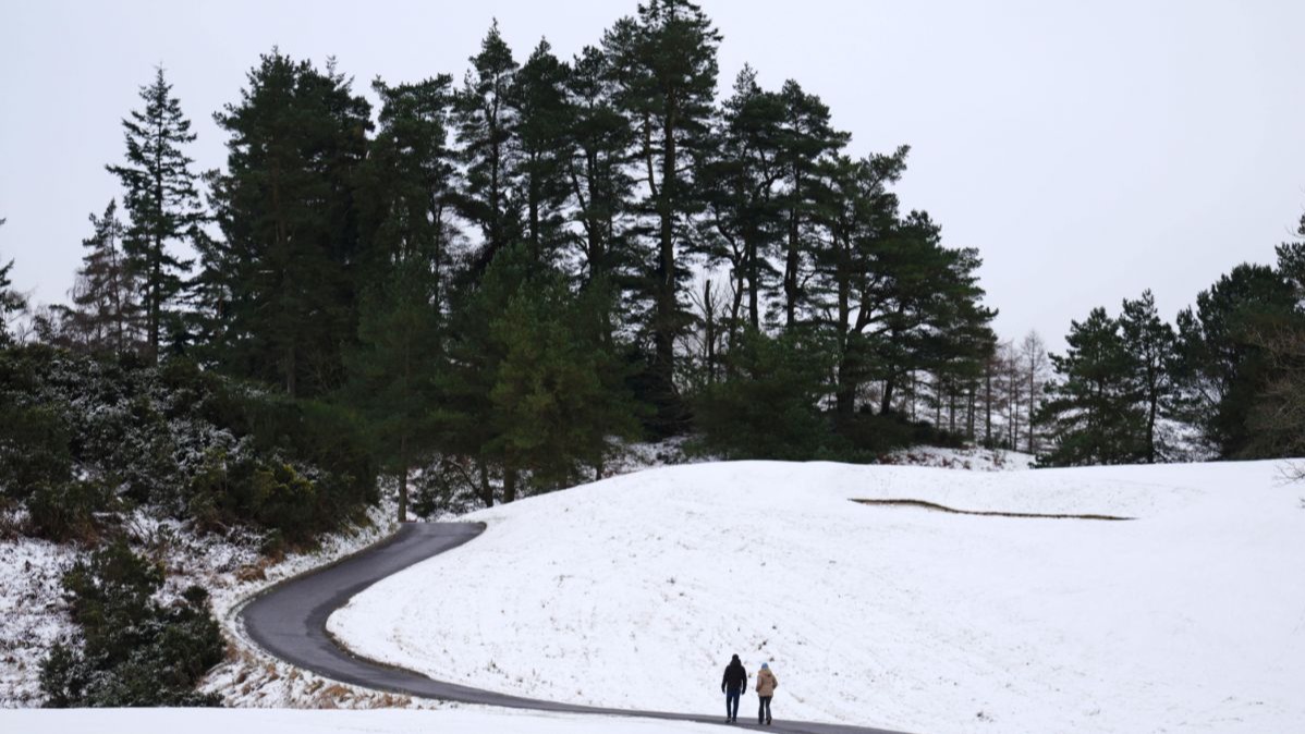 UK flight delays,  bad weather travel disruption,  air traffic control,  snow cancellations,  fog delays,  Heathrow flight chaos,  climate change flight disruptions,  air traffic management,  flight cancellations rights,  winter weather airport disruptions.