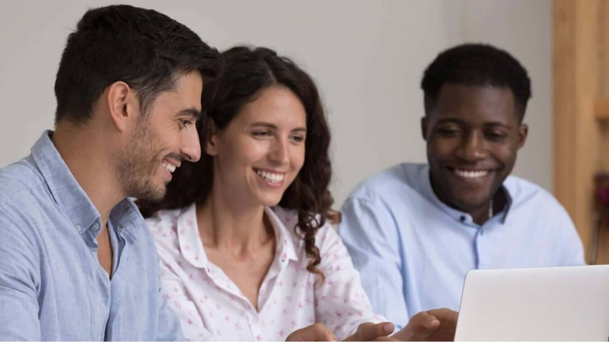 Apprentices,  Essex businesses,  growth,  skilled workforce,  career opportunities,  apprenticeships,  training,  mentorship,  government incentives,  workforce development