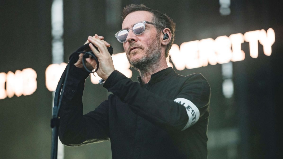 Massive Attack,  festival,  world record,  live music,  attendance record,  music festival,  environmental impact,  sustainability,  renewable energy,  carbon footprint