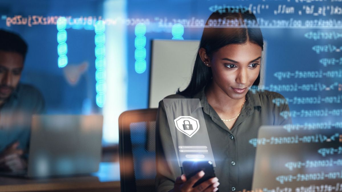 Microsoft Recall,  Copilot+ Recall,  AI screenshot tool,  Microsoft AI PCs,  privacy concerns,  disappearing messages,  data protection,  ICO,  screenshot surveillance,  Windows Insider