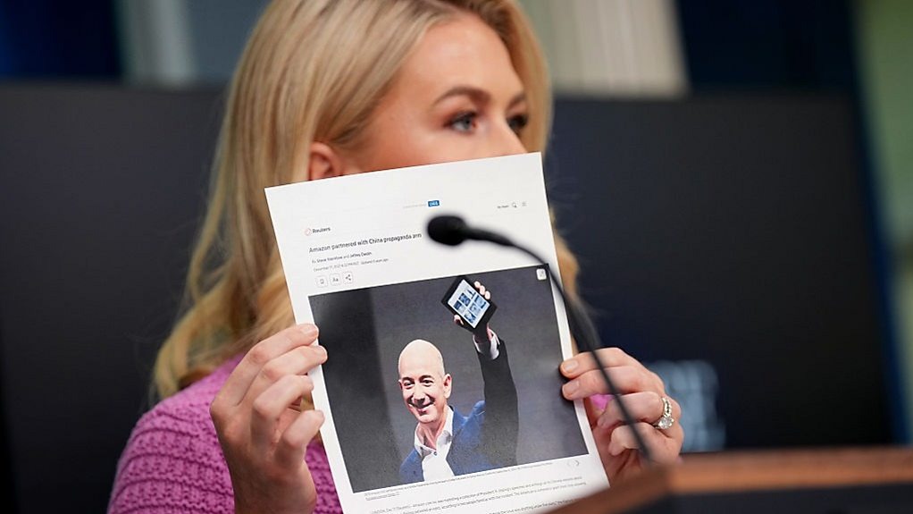 Trump,  Targets,  Bezos,  Amazon,  Denies,  Plans,  Pass,  Tariff,  Costs,  Consumers