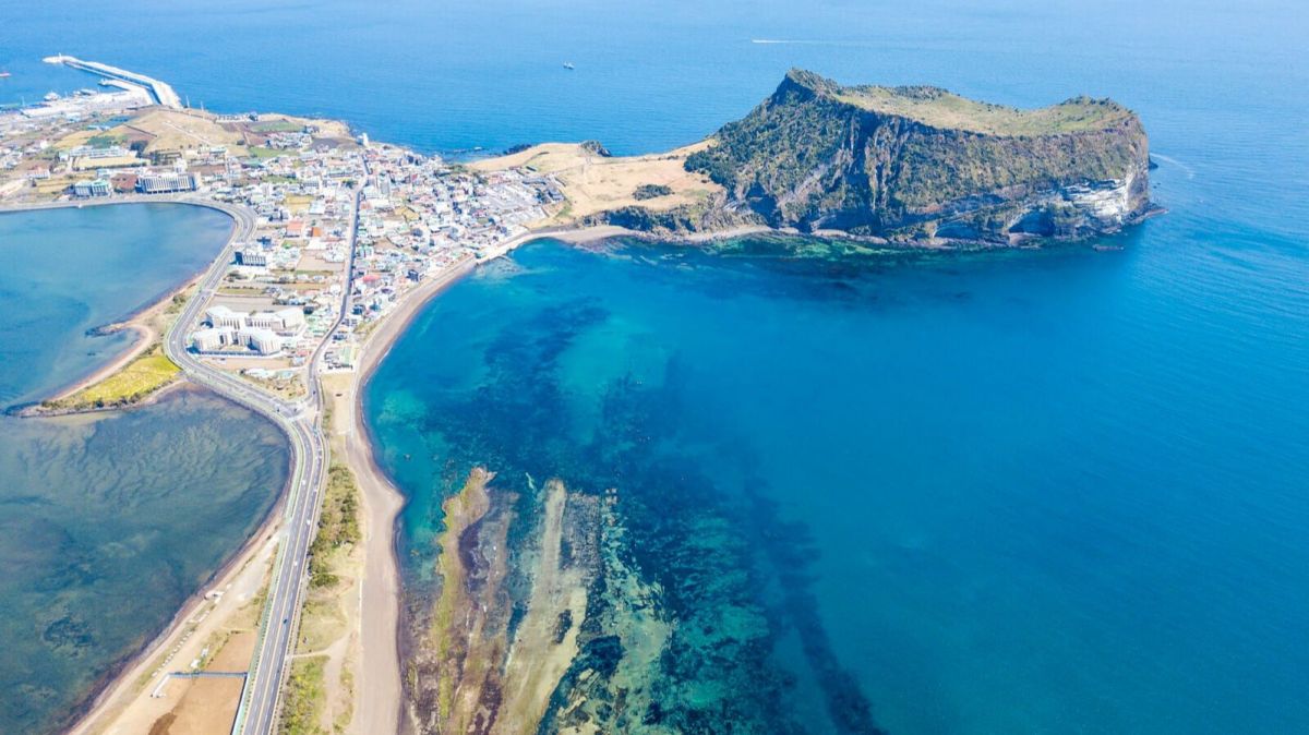 Jeju Island tourism,  South Korea tourist advisory,  Jeju Island behavior rules,  responsible tourism Jeju,  Jeju Island guidelines,  South Korea travel news,  Jeju Island misconduct,  tourist safety Jeju,  Jeju Island regulations,  Jeju holiday destination