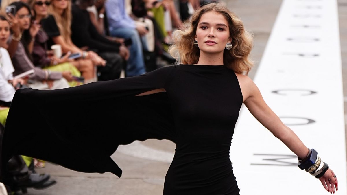 Topshop high street comeback,  Topshop fashion trends,  Topshop iconic style,  Topshop revival 2025,  Topshop brand return,  Topshop trendsetter,  Topshop youth fashion,  Topshop modern collections,  Topshop millennial appeal,  Topshop Gen Z shoppers