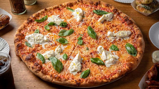 Chicago best pizza,  Chicago deep-dish pizza,  tavern-style pizza Chicago,  Chicago pizza guide,  best pizzerias in Chicago,  Chicago pizza expert tips,  Neapolitan pizza Chicago