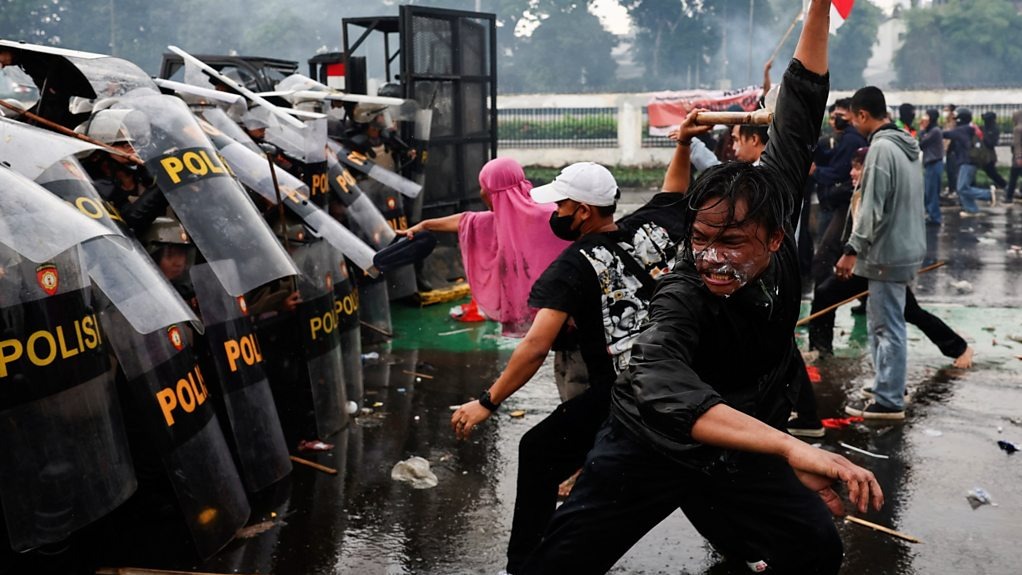 Indonesia protests,  regional support,  Asian neighbours,  humanitarian aid,  food assistance,  civil unrest,  diplomatic relations,  cross-border solidarity