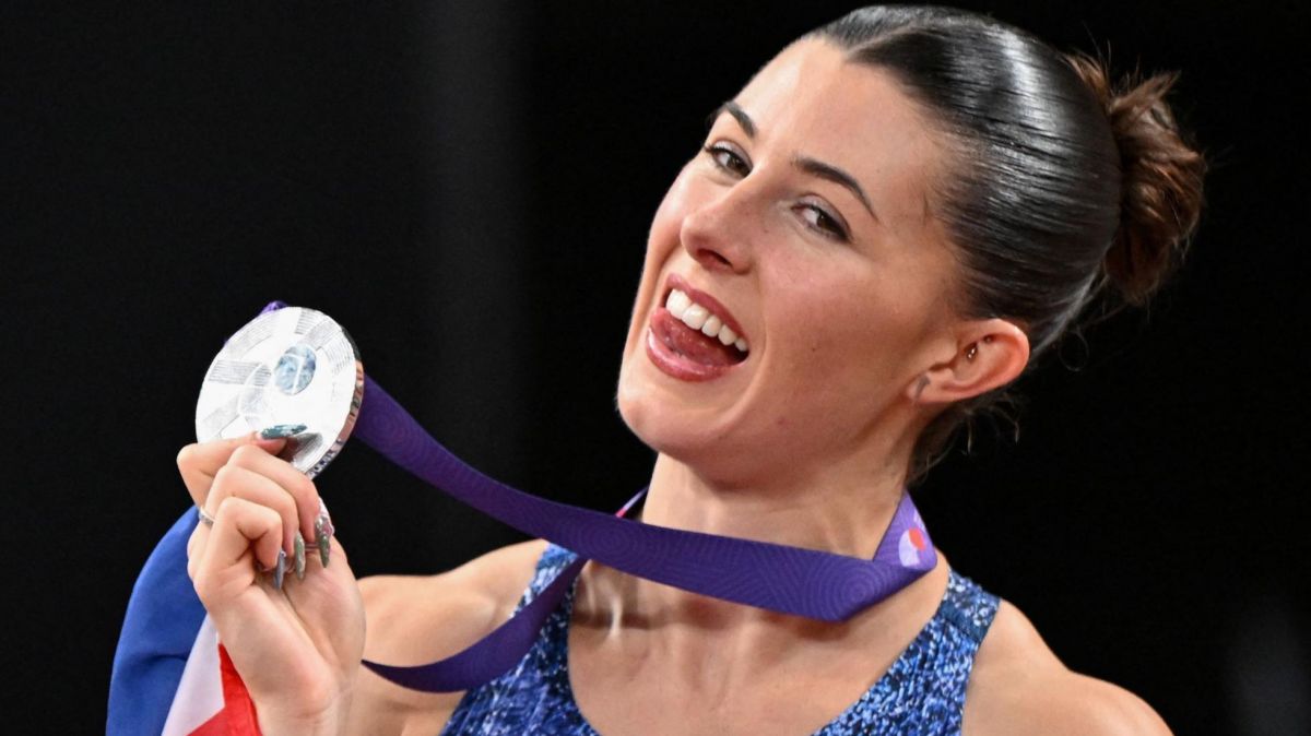 Hunt s Emotional Triumph A Silver Medal That Symbolizes More Than Just Hunt s Emotional Triumph A Silver Medal That Symbolizes More Than Just