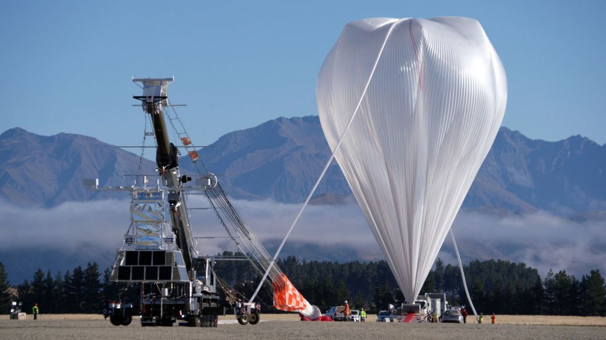 NASA research equipment,  West Texas farm,  Edmonson,  high altitude balloon,  experimental payload,  Columbia Scientific Balloon Facility,  CSBF,  telescope,  space science,  Fort Sumner New Mexico