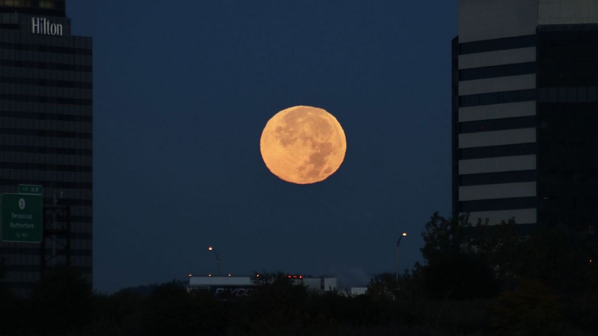 Supermoon,  Harvest Moon,  Perigee,  Full Moon,  Celestial Event,  Lunar Orbit,  Autumnal Equinox,  King Tide,  Night Sky,  Astronomy