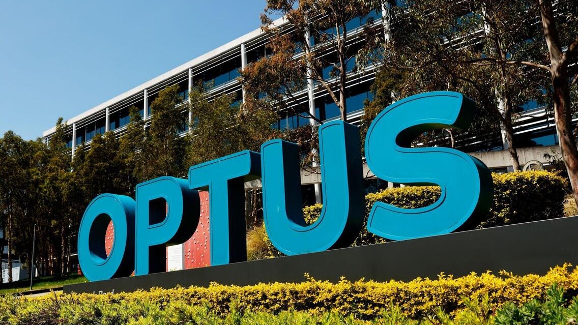 Optus,  triple zero outage,  emergency call failure,  Department of Communications,  wrong email address,  telecommunications,  Australia,  Senate hearing