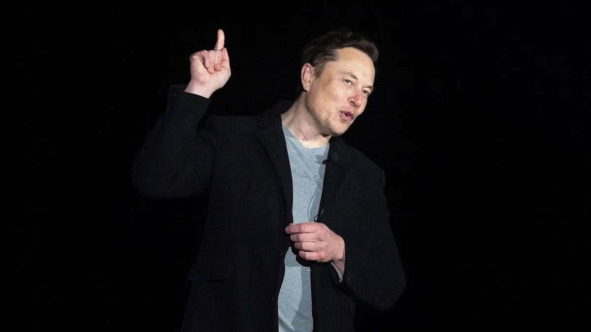 Elon Musk,  X Corp,  Twitter,  Parag Agrawal,  Severance Pay,  Lawsuit Settlement,  Former Executives,  Vijaya Gadde,  Ned Segal,  Sean Edgett
