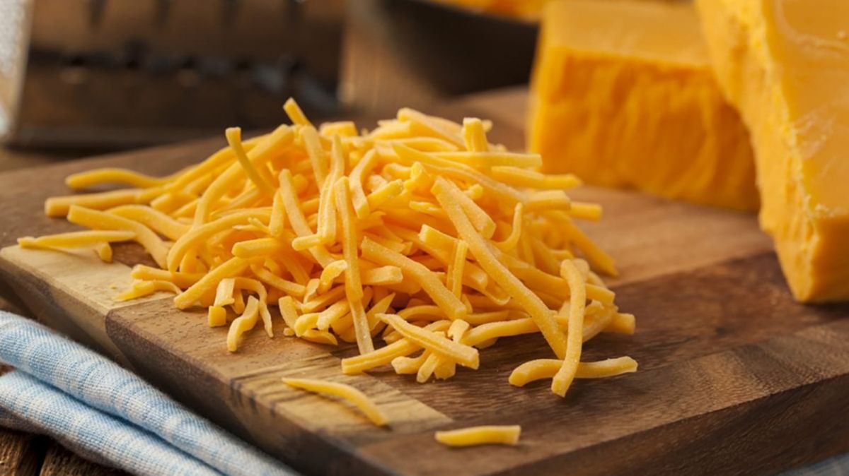 Shredded cheese,  grated cheese,  nationwide recall, specific risks posed by dual cheese recall for metal fragments and Listeria,  detailed examination of contamination dangers in nationwide cheese recall,  health threats from Listeria and metal fragments in recalled cheese products,  FDA recall, Great Lakes Cheese,  Pecorino Romano,  metal fragments