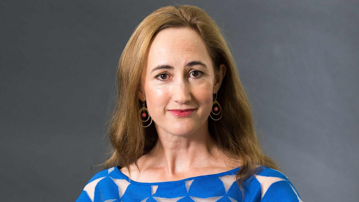 Sophie Kinsella,  Madeleine Sophie Wickham, women&rsquo;s fiction, strategic blend of wit and emotion in Sophie Kinsella&rsquo;s fiction,  how Sophie Kinsella shaped modern women&rsquo;s fiction,  emotional depth in Kinsella&rsquo;s storytelling style,  analysis of Kinsella&rsquo;s witty narrative voice,  defining traits of Sophie Kinsella&rsquo;s novels