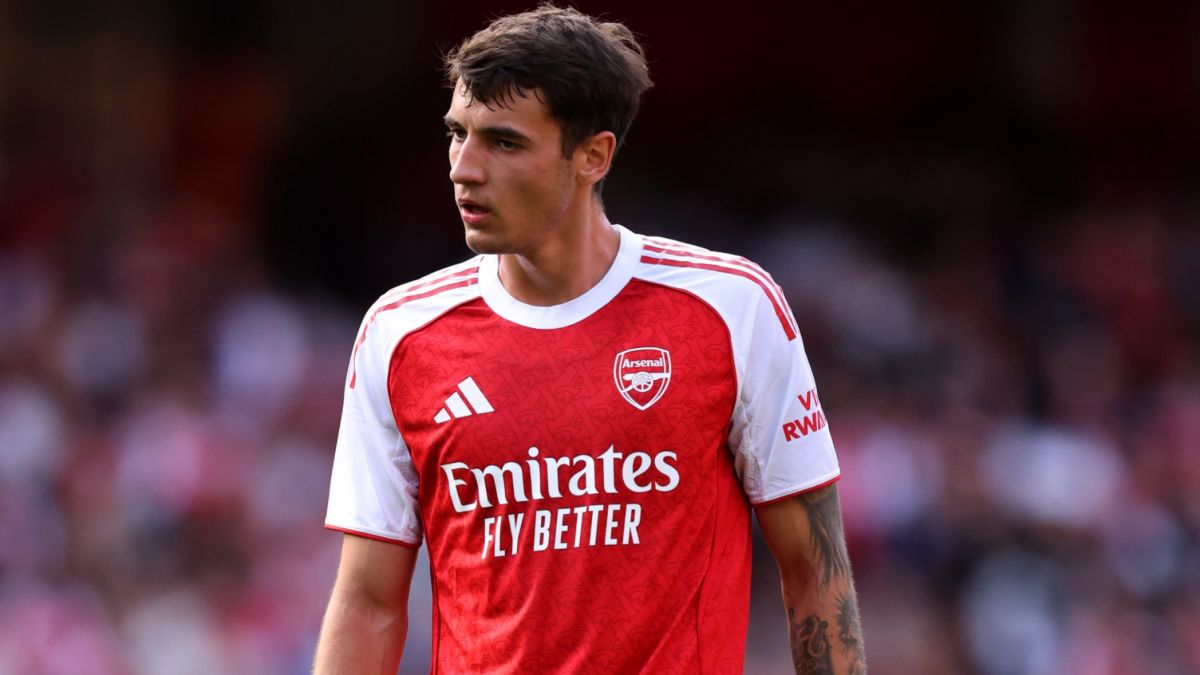 arsenal premier league title race 2026,  mikel arteta tactical evolution,  arsenal vs aston villa 2025 results,  viktor gyokeres arsenal performance,  martin zubimendi impact arsenal midfield,  premier league standings december 2025,  arsenal defensive record 2026,  can arsenal win the league,  manchester city vs arsenal title fight,  bukayo saka impact 2026