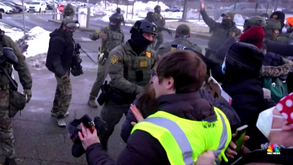 Minneapolis ICE shooting live,  Renee Good Minneapolis update,  Portland federal agent shooting,  ICE protests Minneapolis 2026,  Portland Border Patrol shooting,  Minnesota National Guard deployment,  Jonathan Ross ICE officer,  Kristi Noem DHS statement,  South Minneapolis Portland Avenue,  East Portland shooting news