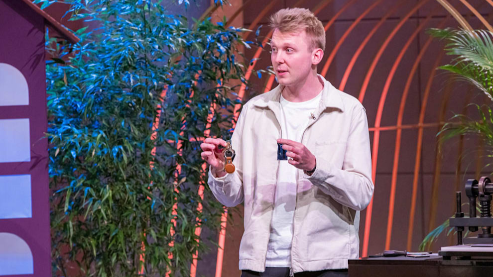 investors criticizing startup founders,  startup investor founder conflict,  venture capital pressure on founders,  public criticism in startup culture,  startup accountability and transparency,  founder investor relationship challenges,  impact of social media on startups,  why investors attack founders,  startup leadership under pressure,  fan reaction to startup controversies