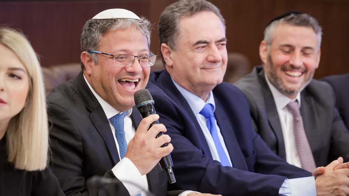 Itamar Ben-Gvir gun permits,  Ben-Gvir gun policy Jerusalem,  Israel civilian gun licenses,  Jerusalem firearm permit expansion,  Ben-Gvir controversy Israel,  Israel gun law changes,  Jerusalem gun policy news,  Palestinian reaction gun permits,  Ben-Gvir security decisions,  Otzma Yehudit leader profile