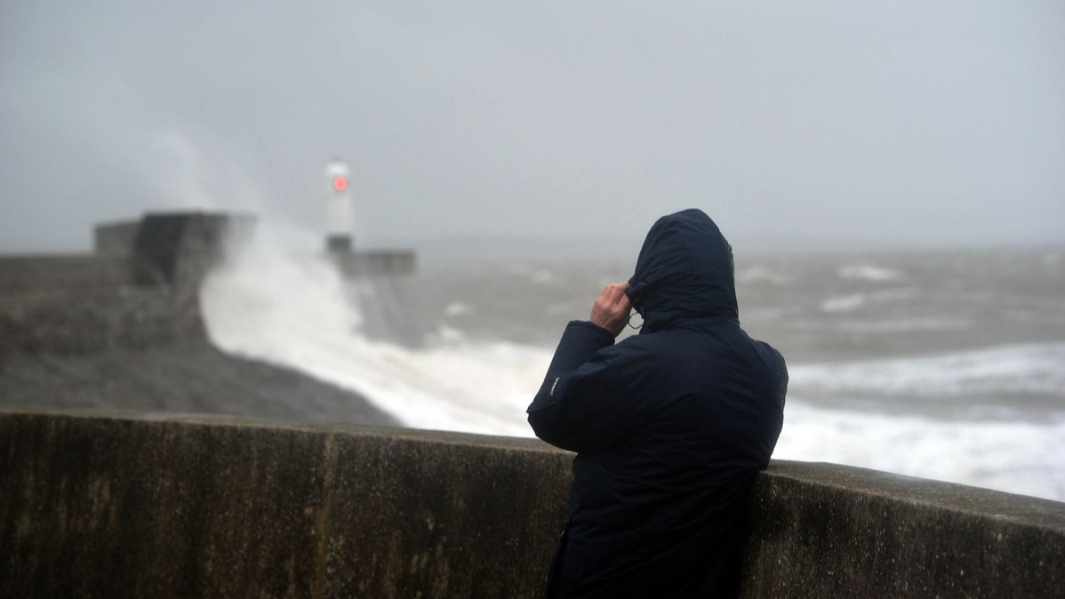 UK weather Storm Dave,  Storm Dave UK forecast,  UK storm warning 2026,  strong winds UK weather,  snow storm Scotland UK,  heavy rain UK alert,  travel disruption UK storm,  Met Office warnings UK,  Easter weekend storm UK,  severe weather Britain