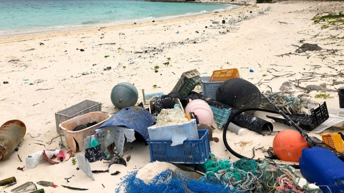 Joshua Baca, Jambeck , James Hewitt, Massachusetts, Cape Cod, America's plastic garbage