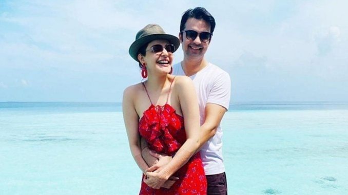 brilliant blue sea, Kajal Aggarwal ,  Gautam Kitchlu, pictures, bollywood, honeymoon
