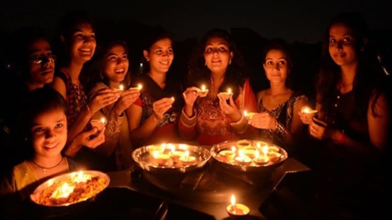 Diwali festive, Raises Fears Of A Flood Of Covid, India, Coronavirus, rise in coronavirus in india, diwali shopping, New Delhi,  Mumbai,  Ahmedabad,  Lucknow