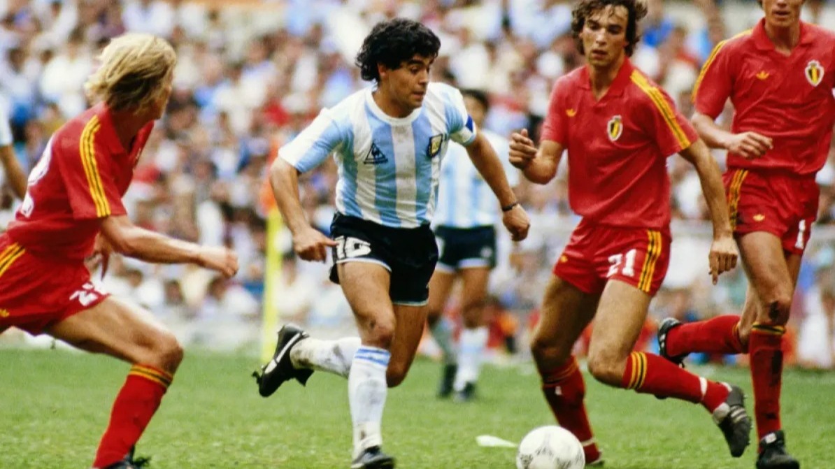 football's Law 12, athletes, maradona, football, sports