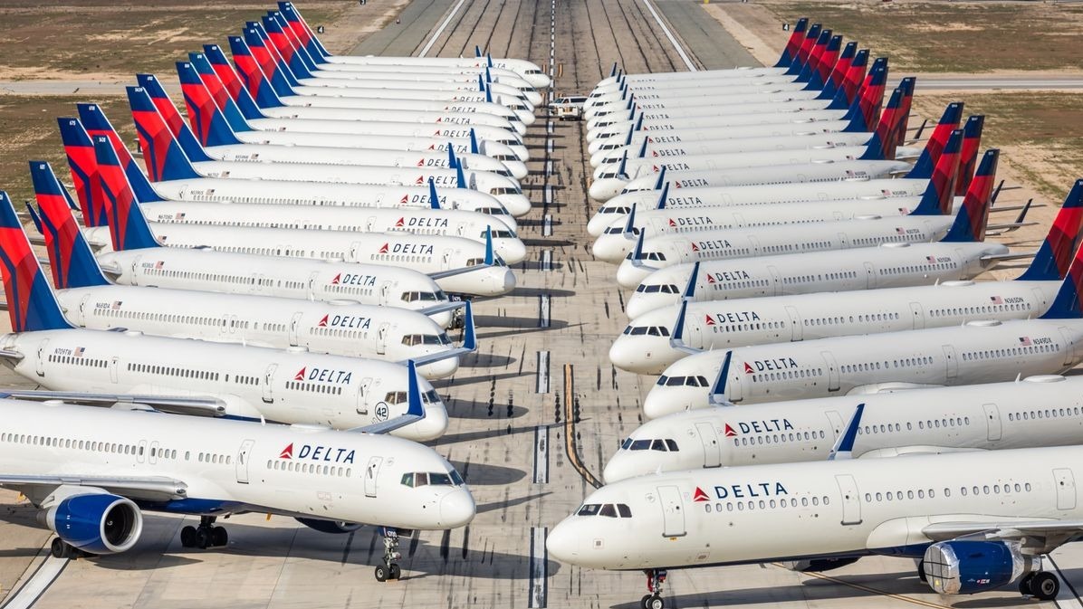 Coronavirus pandemic ,  trilling on the runways. ,  aeroplane designs , unemployed, Coronavirus