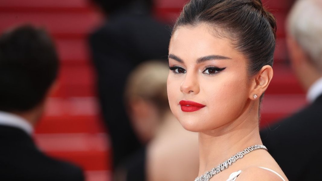 Medical Care,  Miley Cyrus , psychological state ,  WHO ,  Selena, Selena Gomez