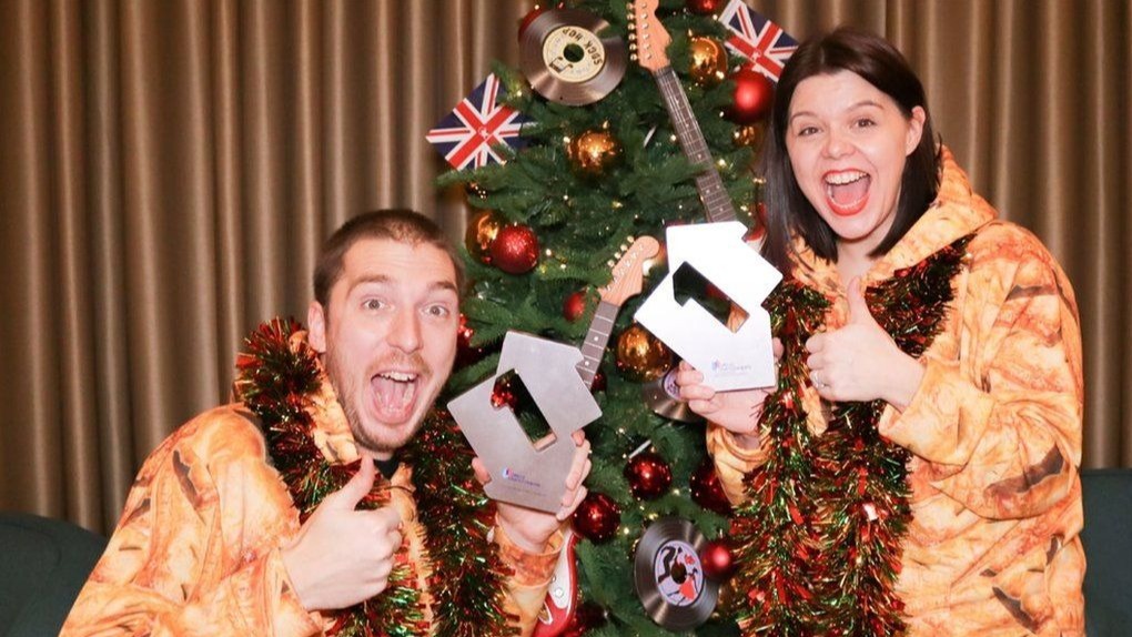 LadBaby , Christmas, North American nation, food banks, Mariah Carey's