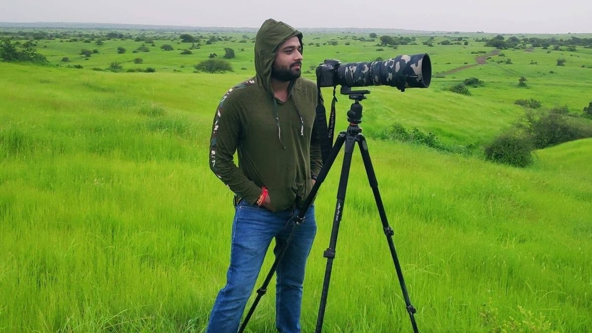 Devvratsinh mori, devvratsinh maurya, maurya gujarat, Ornithologist, ornithologist India, Ornithologist Gujarat, Ornithologist Asia, wadhwan, Saker Falcon - India's largest falcon.