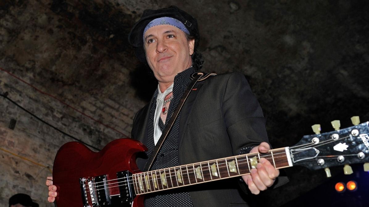 guitarist,  New York Dolls, Facebook,  US, medication