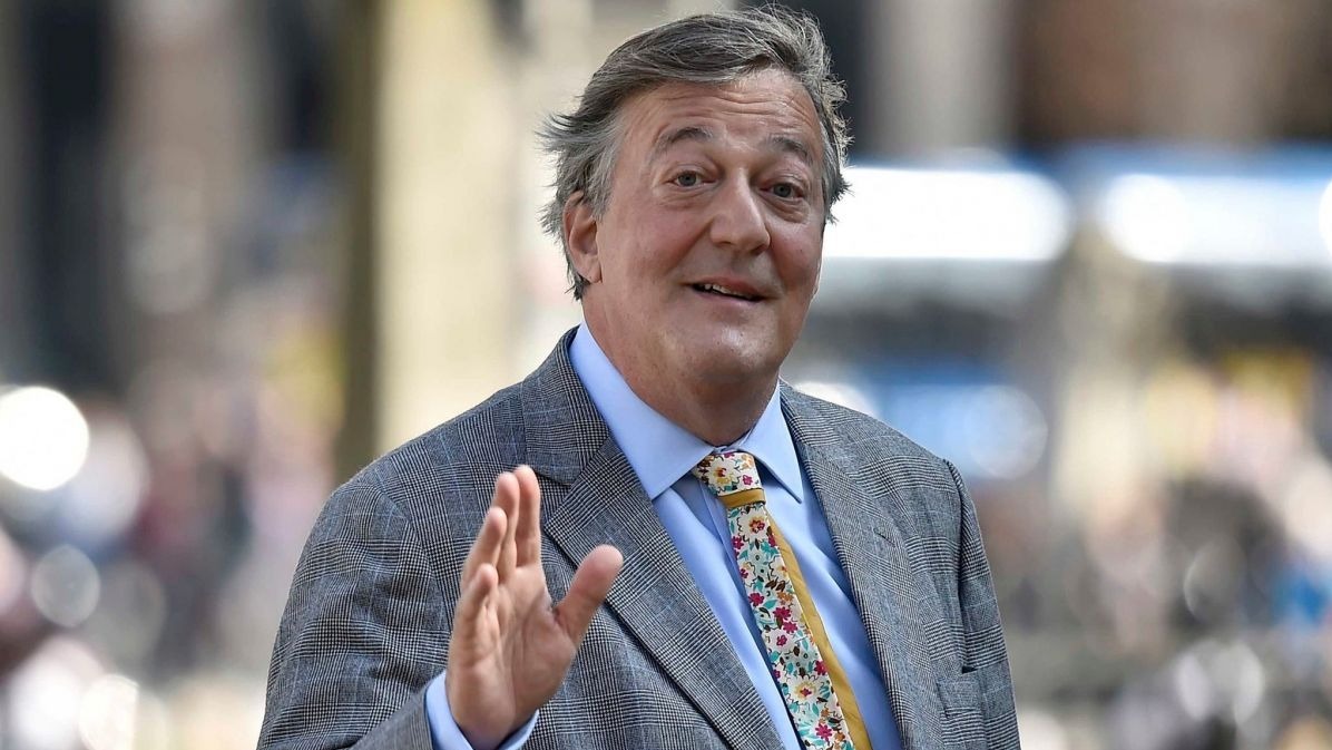 lockdown, Stephen Fry , TV, England, window