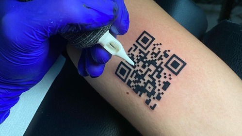 Italy Young Guy, Tattooed ,  Vaccination Certificate , QR Code , Corona epidemic
